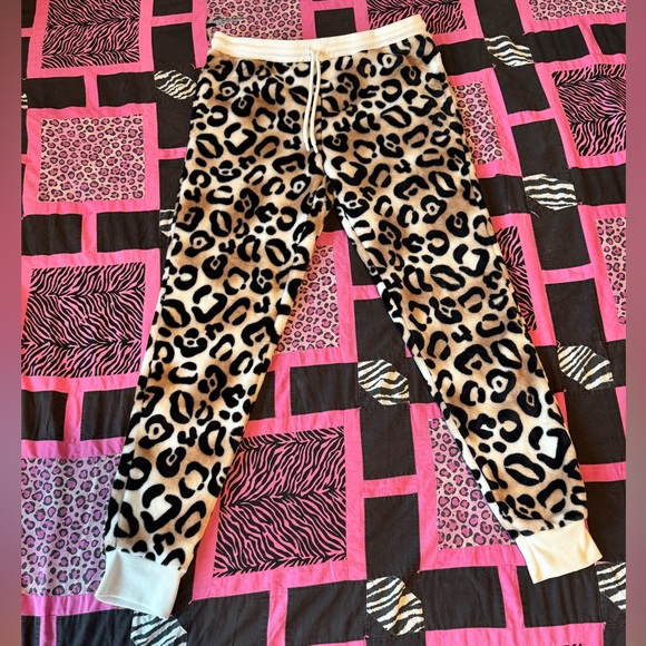 Secret Treasures Other - Secret Treasures Animal Print Joggers with Cream Accents